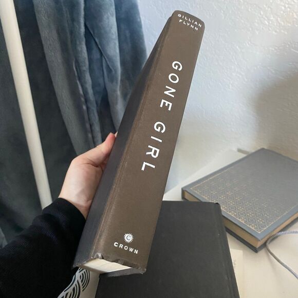 2012 First Edition Hardcover Book "Gone Girl" by Gillian Flynn - Picture 4 of 5